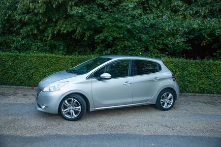 PEUGEOT 208 1.2 VTi Allure